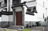 Yangshuo Water Riverview Villa (Yangshuo Impression Liu Sanjie Scenic Area)