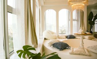 Yi Landscape Starry Sky Designer Holiday Homestay (Chunxi Road Taikoo Li Branch)