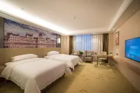 Vienna International Hotel (Xinyang Railway Station Tianrun Plaza Store)