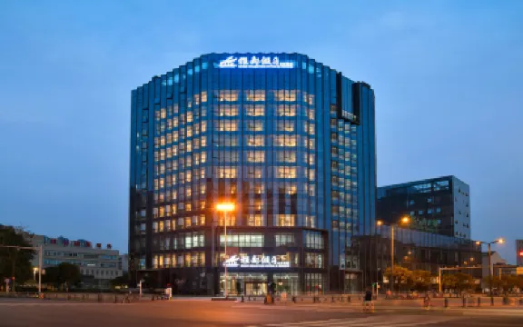 雅安雅都ホリデイホテル 金鳳山公園周辺のホテル