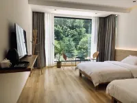 Mi Ye Sheng Hua Guesthouse Hotels near Yangzi Valley