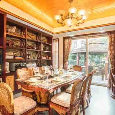 LIVERTON Party Villa Rooms