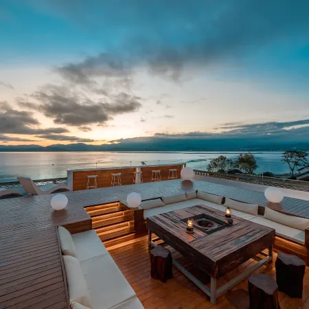 Dali Floating Residential Area Sea view courtyard