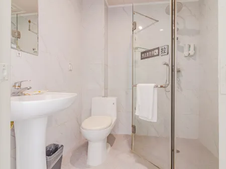 7 Days Premium Hotel (Jinan Daming Lake) Отели рядом со станцией Daminghu Railway Station