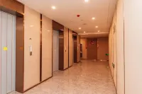 Strawberry E-sports Homestay (Xinxiang Baolong Plaza)