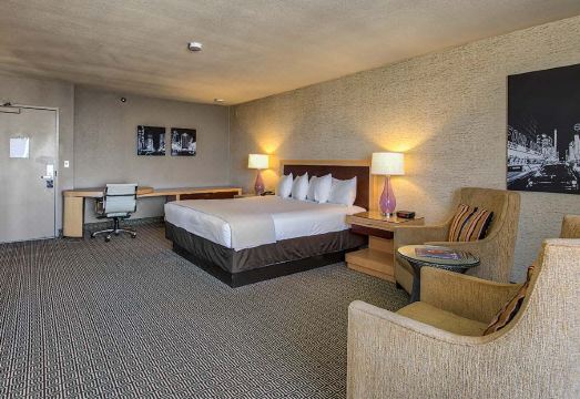 5. 플라자 호텔 &..