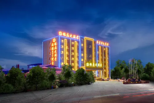 Yulong Hotel (Harbin Taiping International Airport Branch) - parking