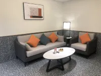 Qionghai Changlong Hotel (Yinhai Zaliang Street) - Gym