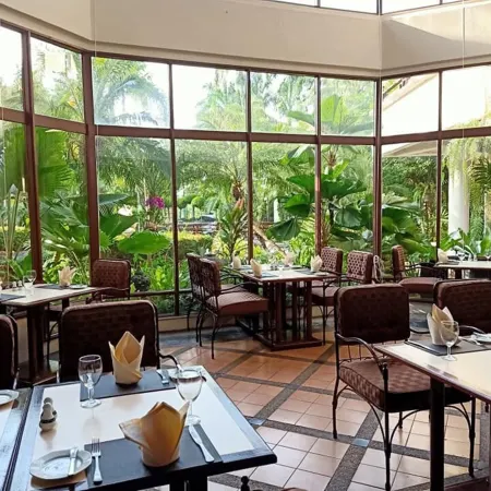 Felix River Kwai Resort Kanchanaburi Отели рядом с достопримечательностью «Военный музей JEATH»