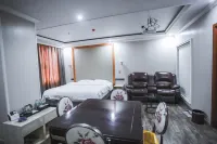 New Seaview Hotel (Fangcheng Gangqisha Seafood Market) Hotels near Butterfly Island Paradise Beach
