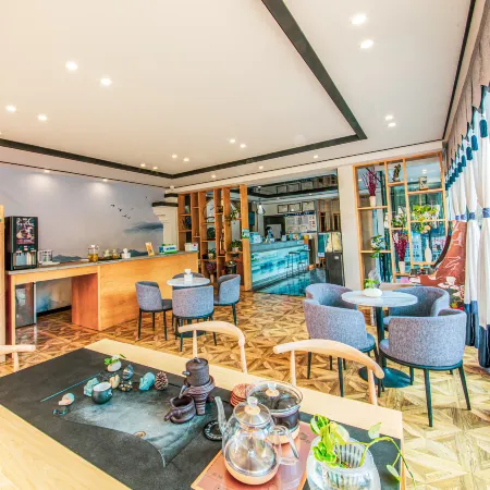 Yunzhishang Hotel (Weishan Ancient City Railway Station Store)