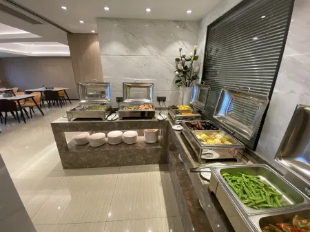 Shengzhou Qinman Hotel (Wuyue Plaza International Convention and Exhibition Center) Отели рядом с достопримечательностью «Huju Zoo»