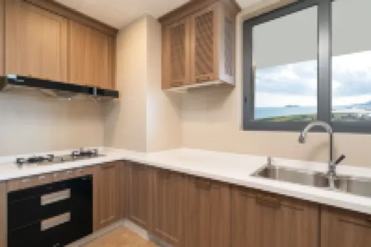 Yajing Haiju Surfing Seaview Design Hotel (Wanning Sunac Riyuewan Branch)