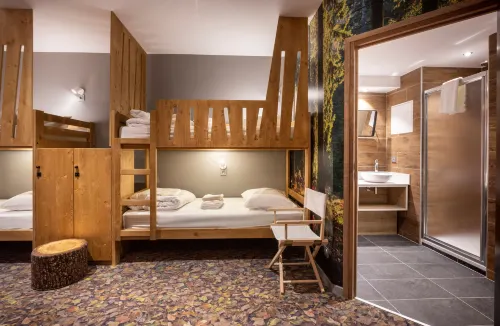 Hotel Base Camp Lodge - Bourg Saint Maurice - Parkplatz