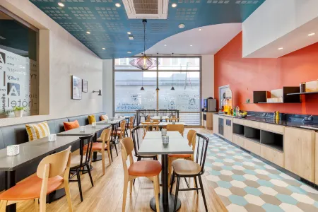 Appart'City Confort Paris Clichy - Mairie Отели рядом с достопримечательностью «Jardin des Mille Roses de l’Hôpital Corentin Celton»