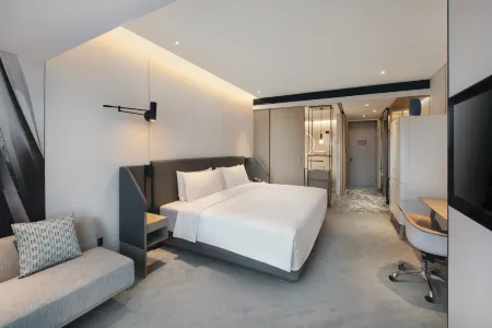 Crowne Plaza Quanzhou Riverview, an IHG Hotel Отели рядом с достопримечательностью «Huaxiang Alley»