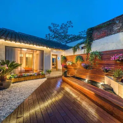 Tongli Qingyan · Shangpin Courtyard Riverside Vacation Apartment 陳去病故居周辺のホテル