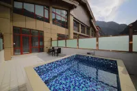 Xinjiang Heavenly Holy Spring Resort Hotel - parking