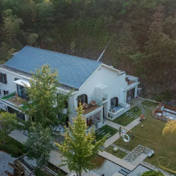 SJXZ •  Mountain Beauty Hotel