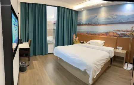 Wanzai Dream Shadow Light Luxury Hotel Отели рядом с достопримечательностью «Wanzai Dazhong Polytechnic Science & Technology School»