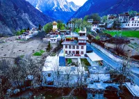 桑頓龍珠民宿（中路藏寨）