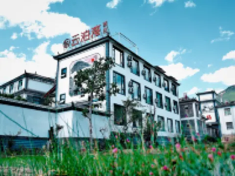 Lijiang Yunbowan Hotel (Sanyi International Airport) Hotels near Lijiang Sanyi International Airport