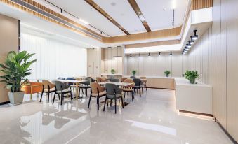 Home Inn Aiyi Hotel (Shaoxing Paojiang Binhe Commercial Center)