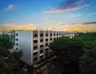 Molin Jinshang Hotel (Liuzhou Five Star Pedestrian Street)