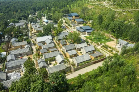 QuFu Nishan Shengjing · Confucius Mountain Residence Отели в г. Цюйфу