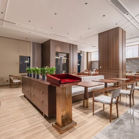 Haining Yanguan Maison New Century Resort Hotel