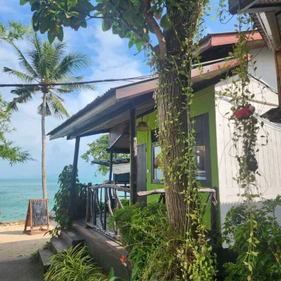 อะ ลิตเติ้ล บังกะโล โรงแรมใกล้หาดบางโพ