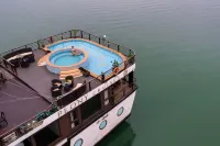 Peony Cruises Hotels in Tuần Châu