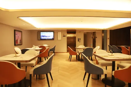 lanou hotel（jianshe street of guyuan conuty） Отели рядом с достопримечательностью «Guyuanxian Binhu Park»