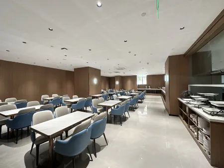 Weihai Bihai Lanwan Hotel (Huoju 8th Street International Coastal Baths)