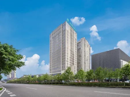 Holiday Inn Chong Qing Shuang Fu Отели рядом с достопримечательностью «Chongqing Traffic Vocational Institute»