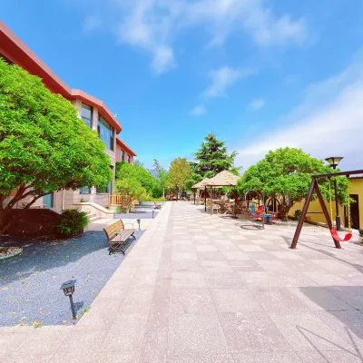Zhongzhuo Meilaoshan Ecological Holiday Manor. Hotels near Laoshan Bathing Beach