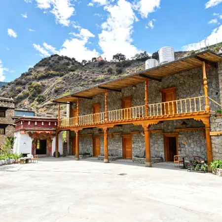 Gahui Kangxiang Homestay (Daocheng Yading Branch)