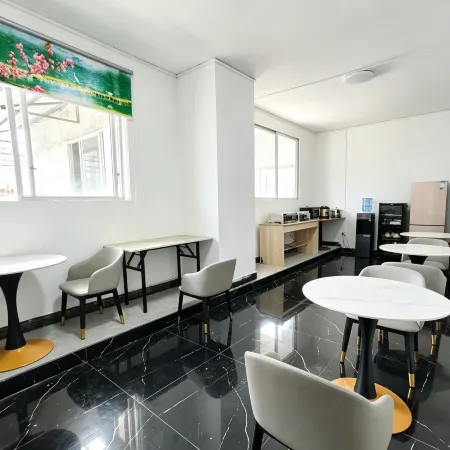 Rongjiang Saint Bailey Smart Hotel (Cun Chao Football Field Riverside Ecological Sports Park)