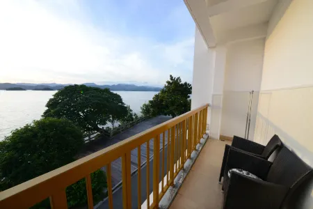 Star Island Impression Holiday Hotel Отели рядом с достопримечательностью «Qiandaohu Xiushui Square»