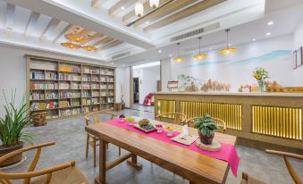 FLoral Hotel · Red Forest Yuyao hotel (Yuyao Siming Lake Scenic Area)