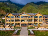 瀘沽湖花宿水奢觀景客棧 瀘沽湖風景區-觀景台附近的飯店