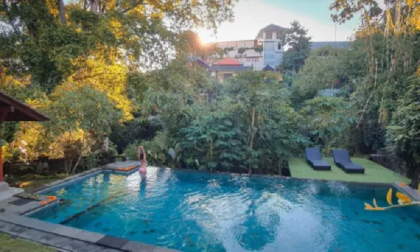 Yuliati House Ubud Отели рядом с достопримечательностью «Убудский дворец»