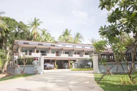 The Shark Resort Отели рядом с достопримечательностью «Wat Wang Yao»