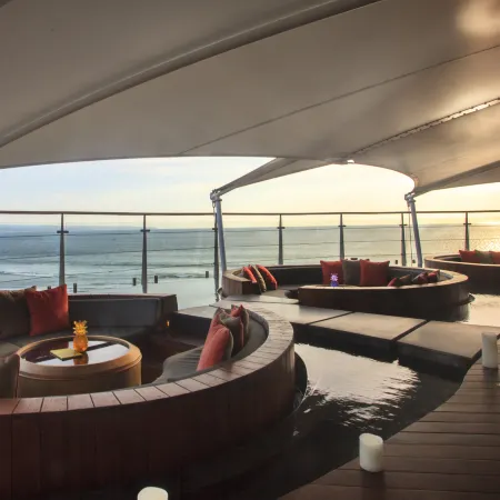 Double - Six, Luxury Hotel - Seminyak Отели рядом с достопримечательностью «Пляж Семинияк»