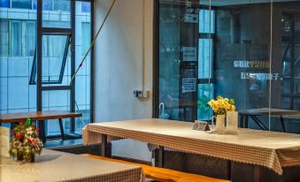 Dengba Inn&Youth Hotel (Shenzhen Futian Convention and Exhibiton Center Store )