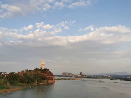 Yanshan Yisheng Premium Hotel