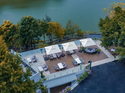 Hualing Villa · Lake View Hotels in Renshou