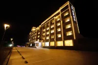 Lavande Hotel (Chengde Xinglong) Hotel dekat Wuling Mountain