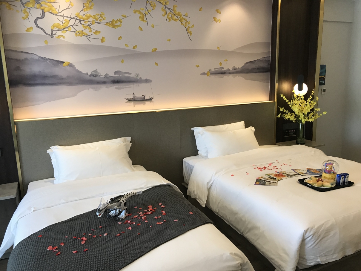 Junlan Yuejing Hotel (Yinchuan Yuehaiwan CBD Lanshan Park) Hotel Overview