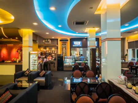 Atrium Boutique Hotel Отели рядом с достопримечательностью «Wat Phra Si Mahathat»